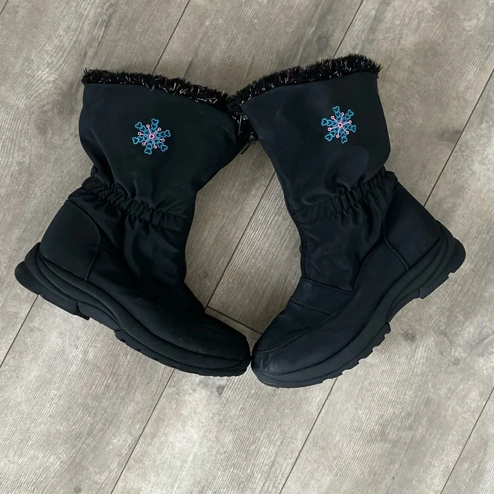 Adorable 2012 Circo Retro Girl’s Vintage Inspired Snow Boots Warm Cozy Sz 3 EUC